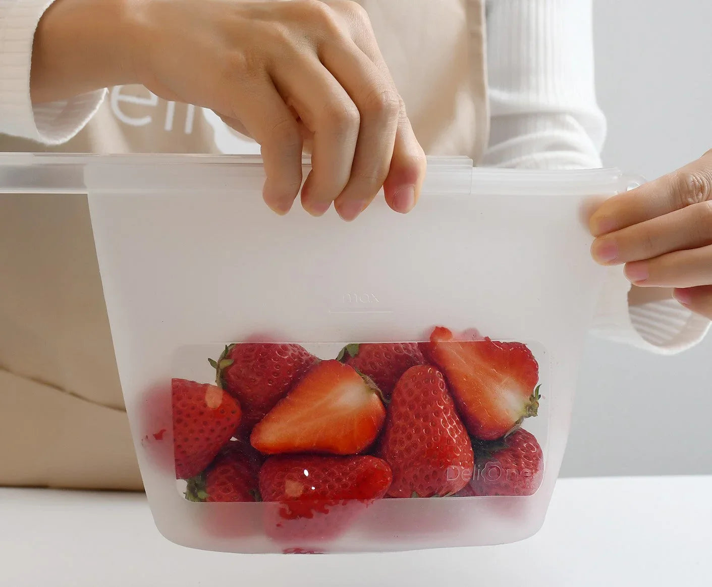DeliOne Silicone Bag with Fruit