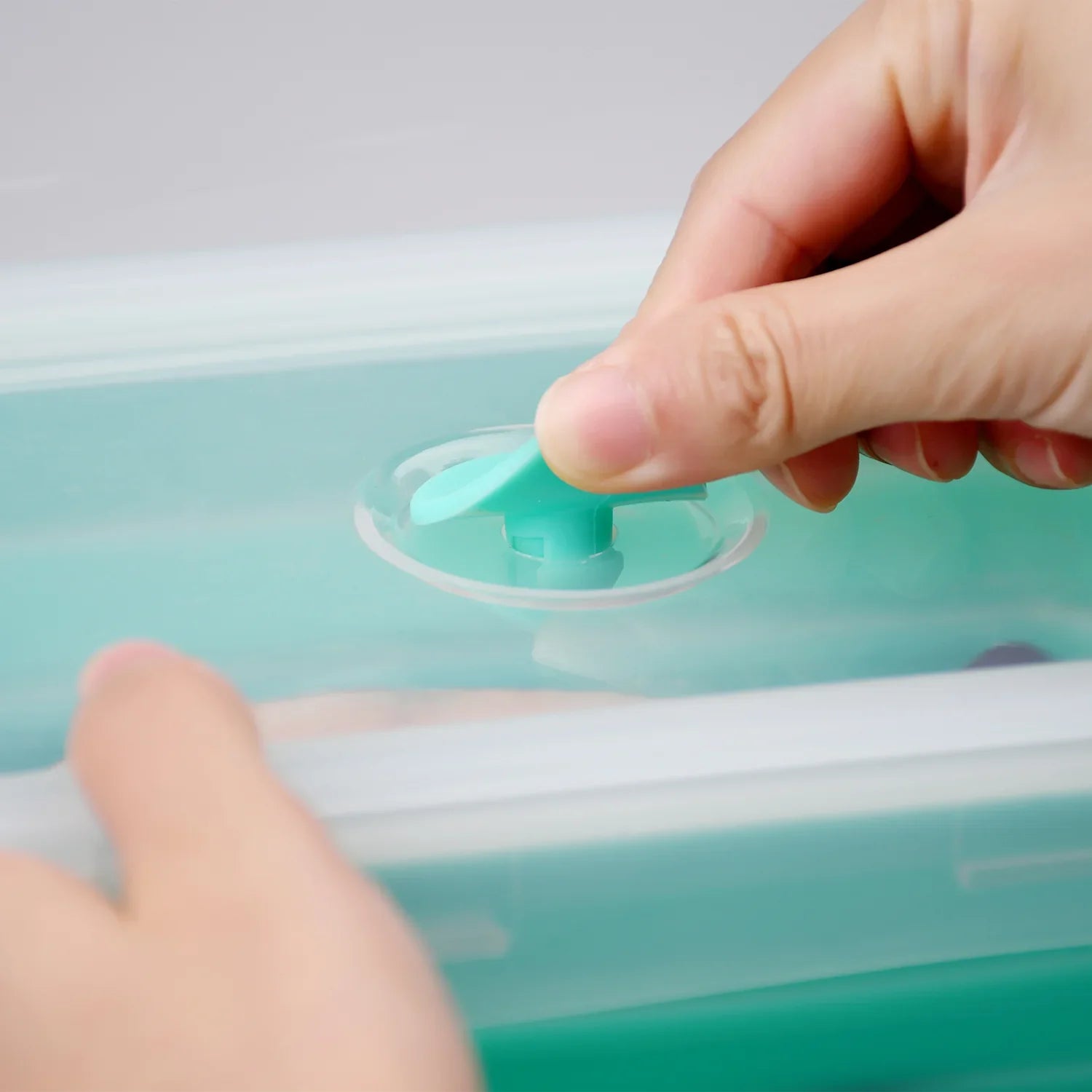 DeliOne foldable food storage container collapsed for space saving