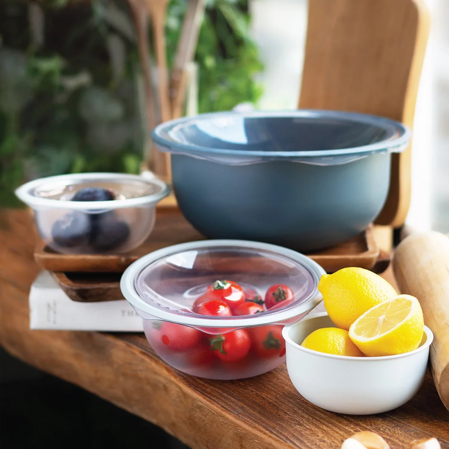 DeliOne FlexiLid reusable silicone lids covering glass containers