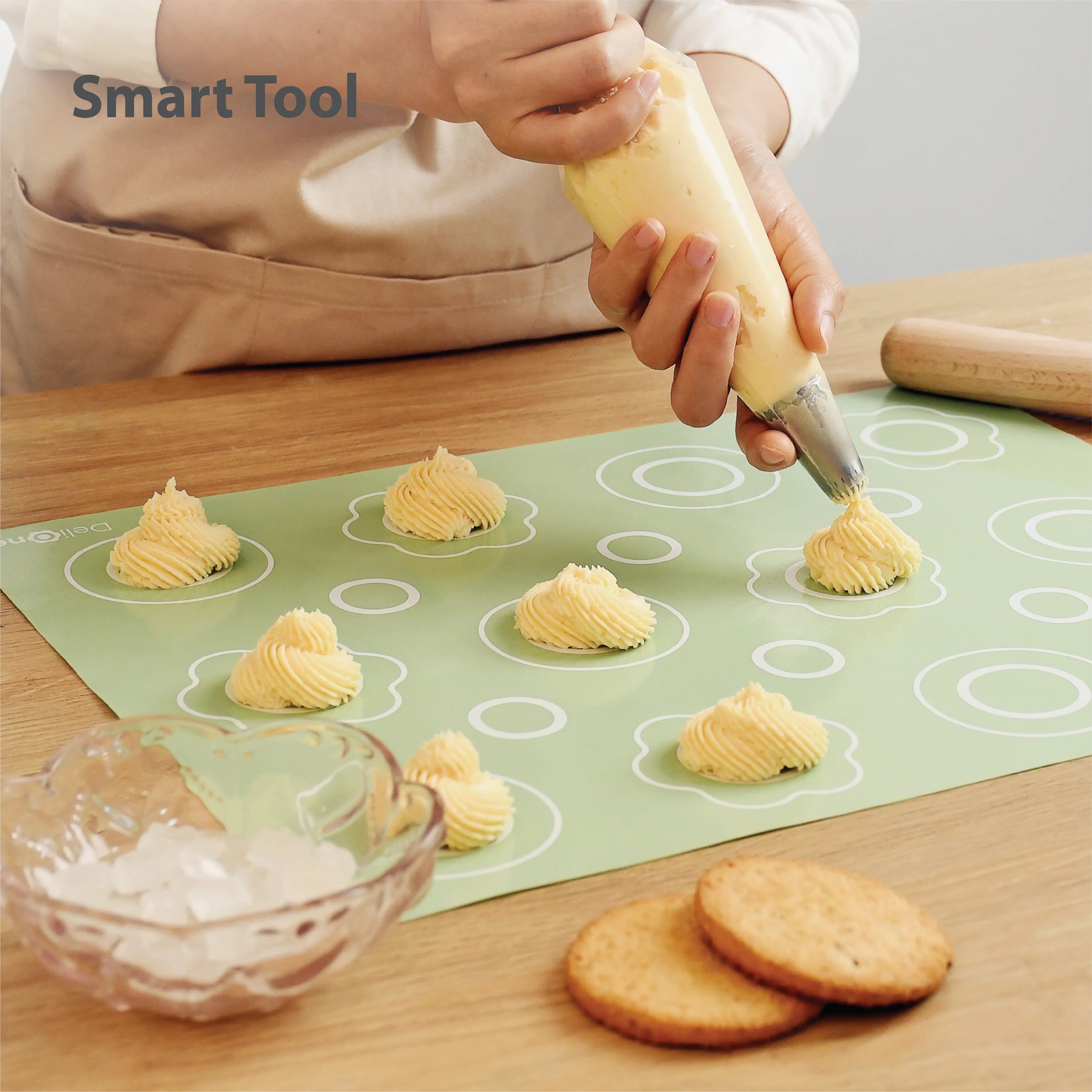 DeliOne nonstick silicone baking mat on oven tray