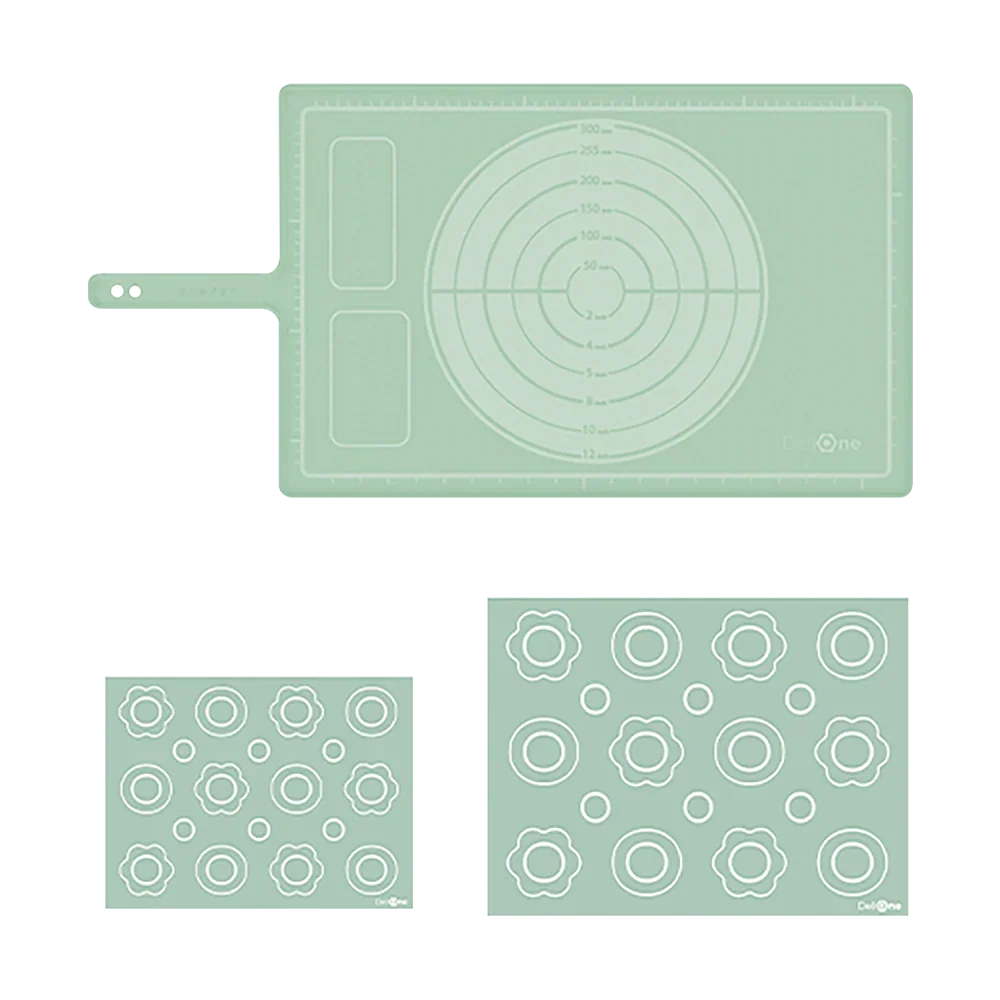 DeliOne nonstick silicone baking mat on oven tray